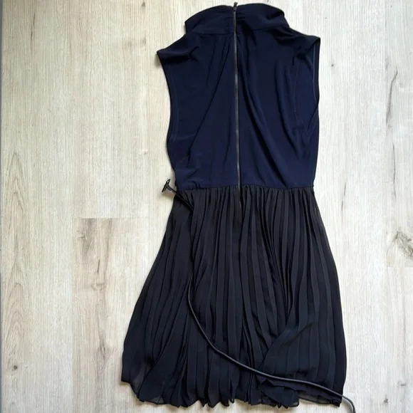 Alice + Olivia pleated black and navy dress with belt size medium - Picture 3 of 3